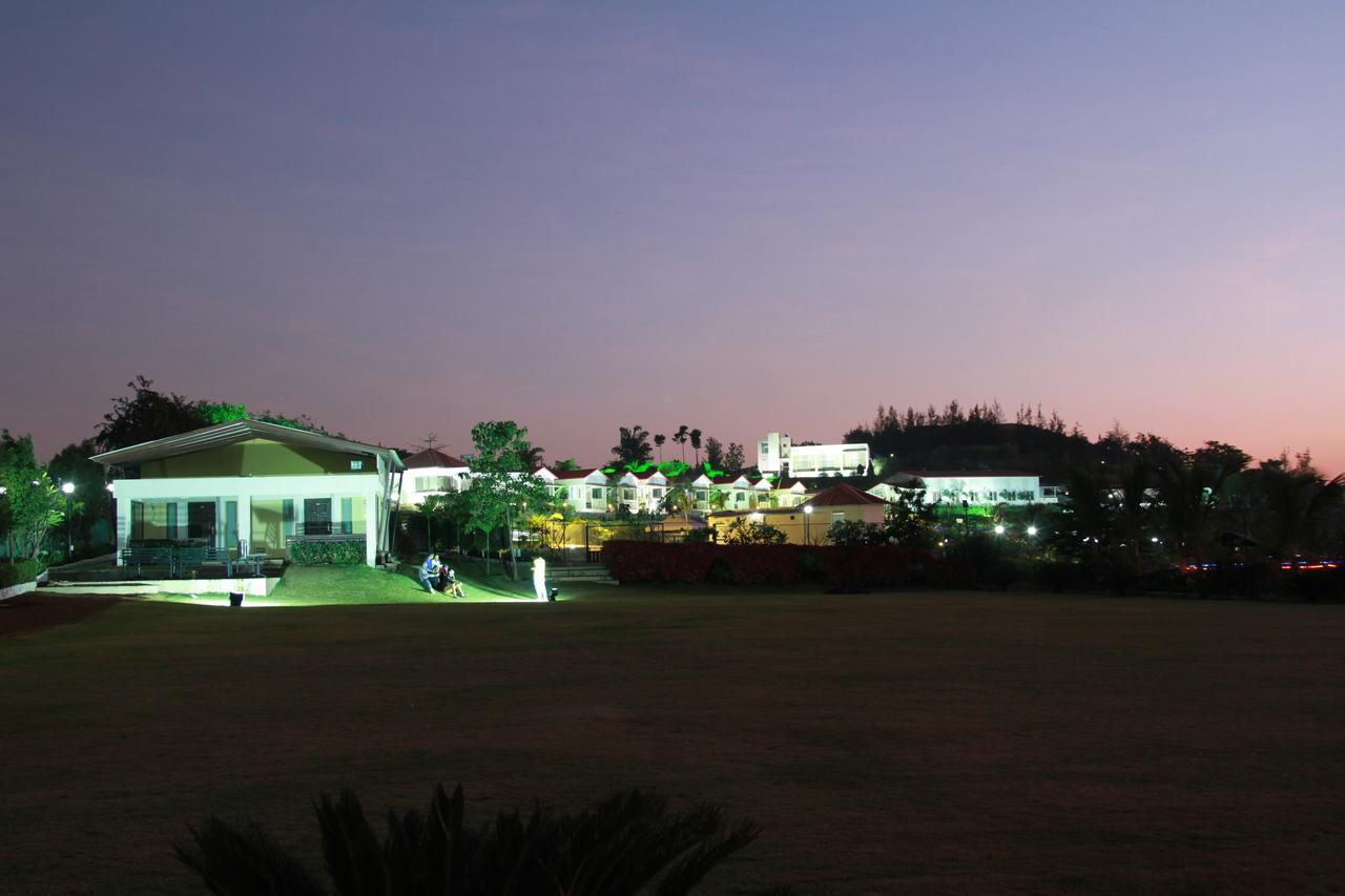 Savana Lake Resort Nashik Exterior foto