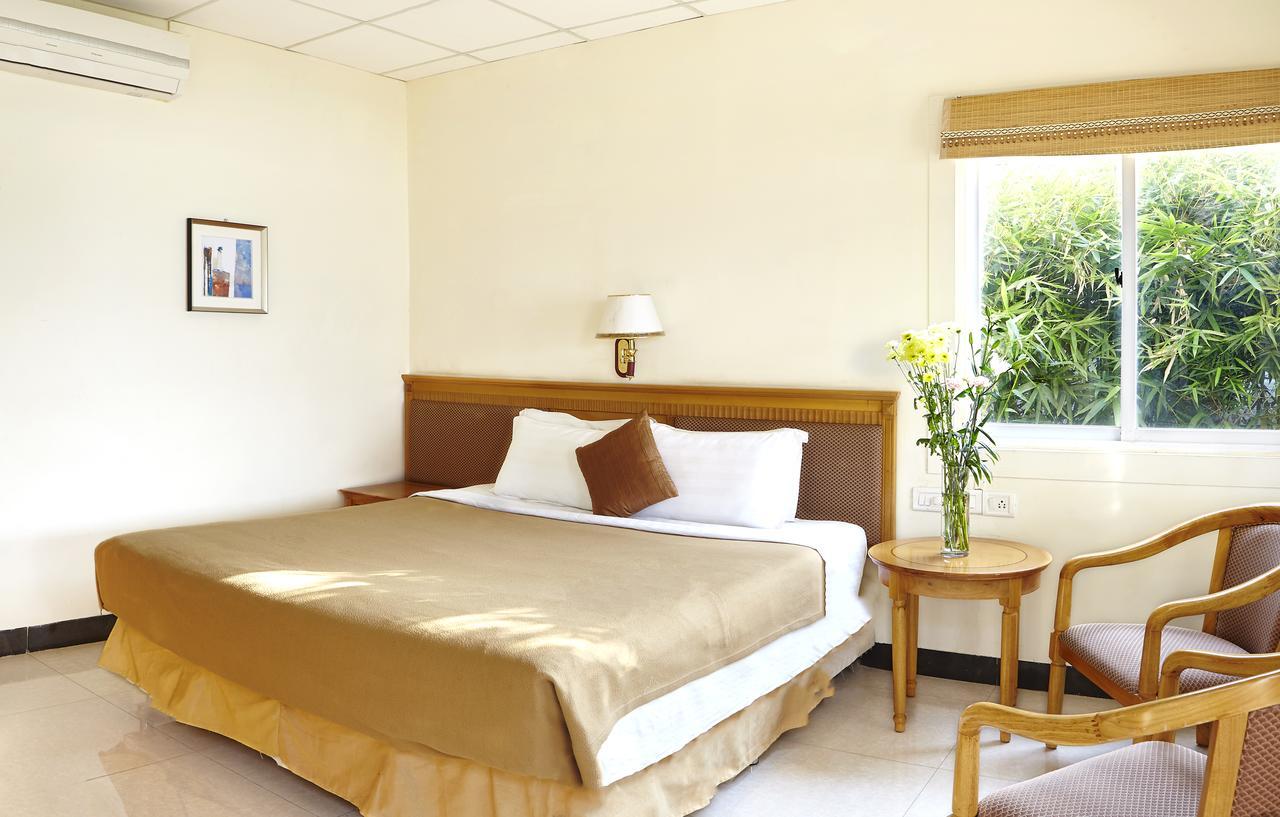 Savana Lake Resort Nashik Exterior foto