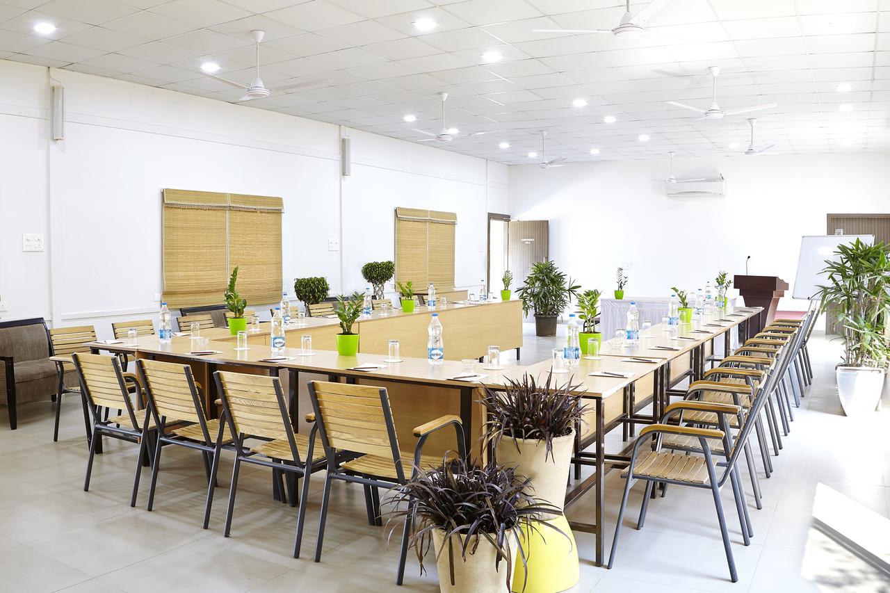 Savana Lake Resort Nashik Exterior foto