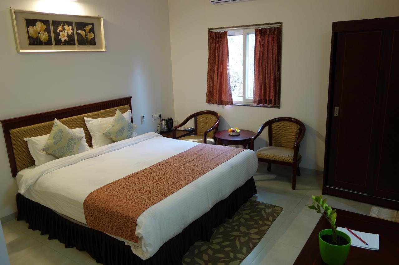Savana Lake Resort Nashik Exterior foto