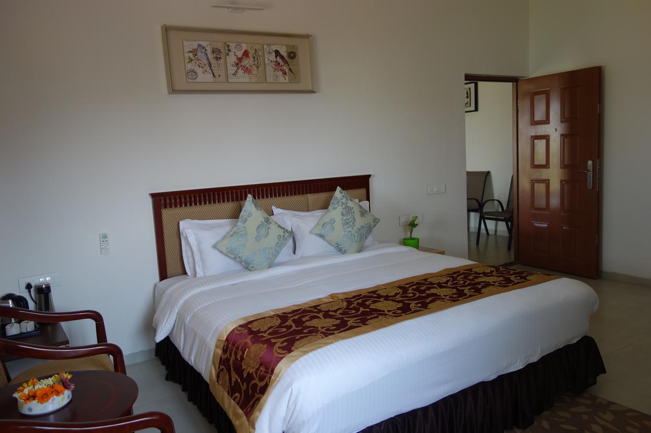 Savana Lake Resort Nashik Exterior foto